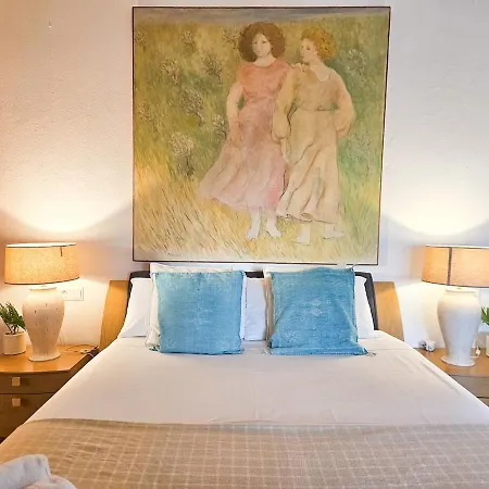 Golondrinas By Sol Maestranza * マルベーリャ